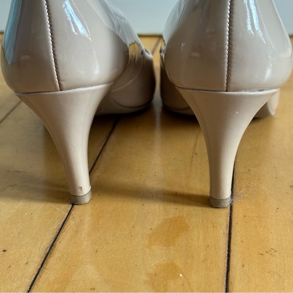 ✨4/$25✨ Classic & Comfortable Nude Pumps - Picture 4 of 9